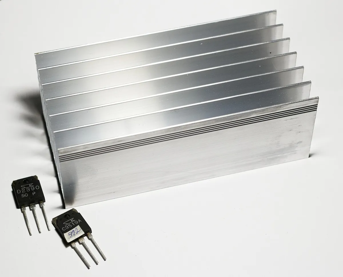 Extruded aluminium heat sink with power transistors for scale